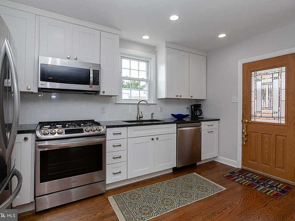 3rd image of 624 Furlong Ave