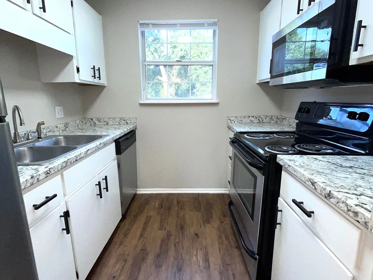 Oak Terrace Apartments — Photo 1