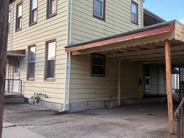 636 Walnut St — Photo 1