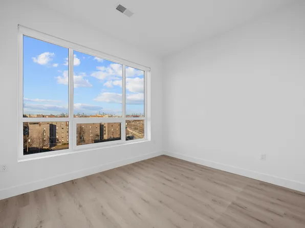 17 Avenue East image 46 of 57