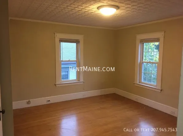 148 Essex St APT 8, Bangor, ME 04401