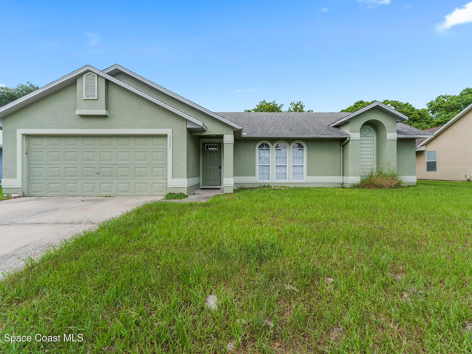 4 bed, 2.0 bath, 1383 sqft, $2,300 — Photo 2