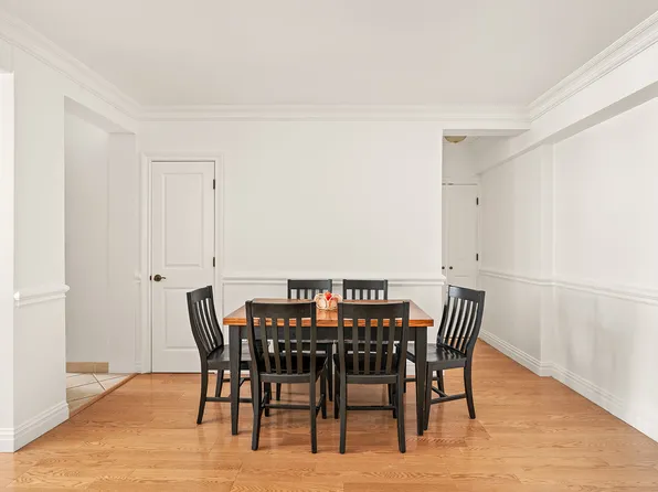 200 East 57th Street image 4 of 7