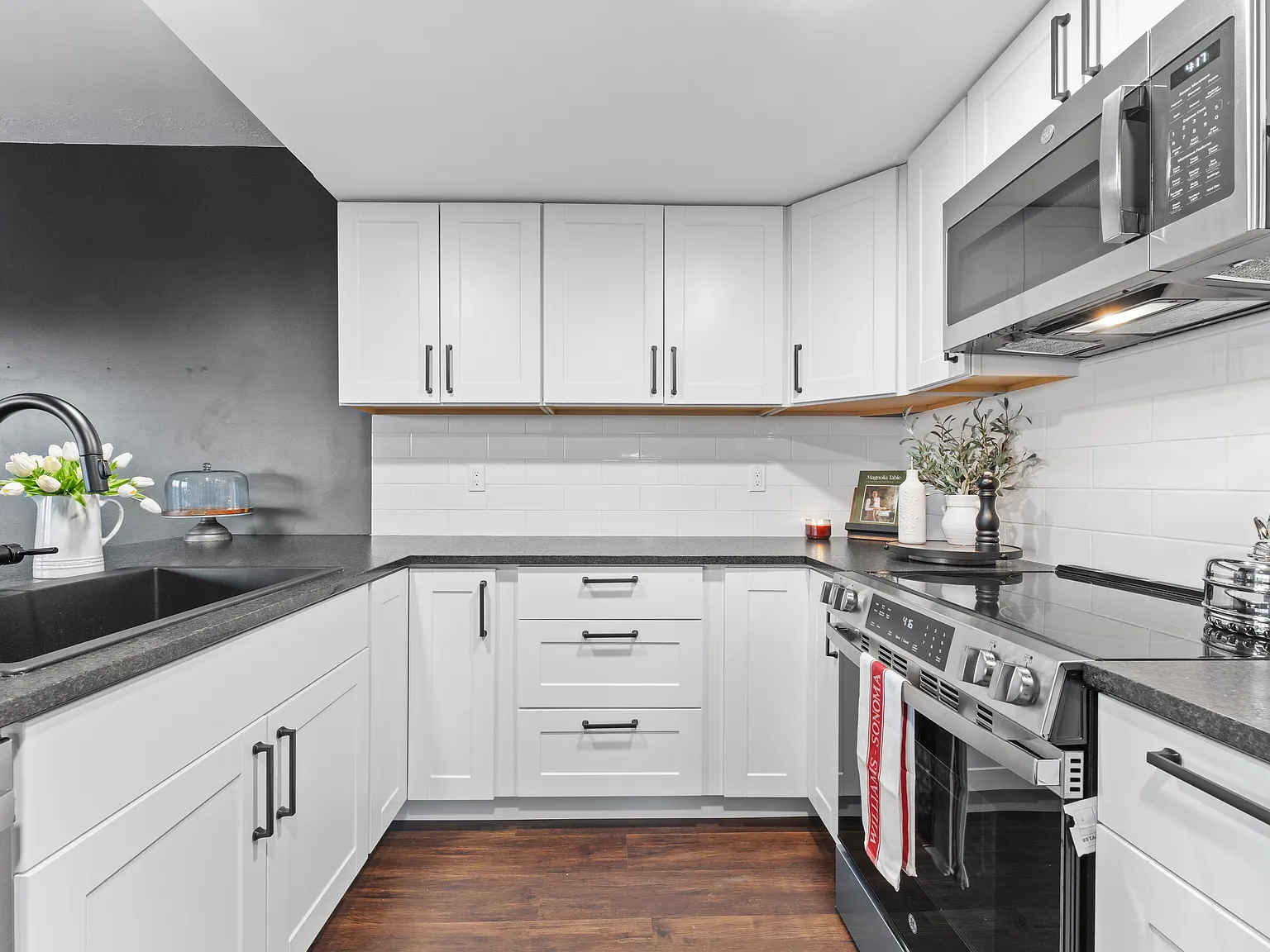 2 bed, 900 sqft, $1,650 — Photo 1