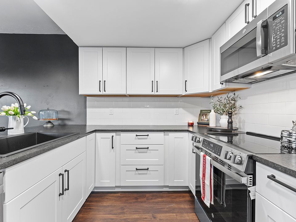 1st image of 605 W Crest Dr #3