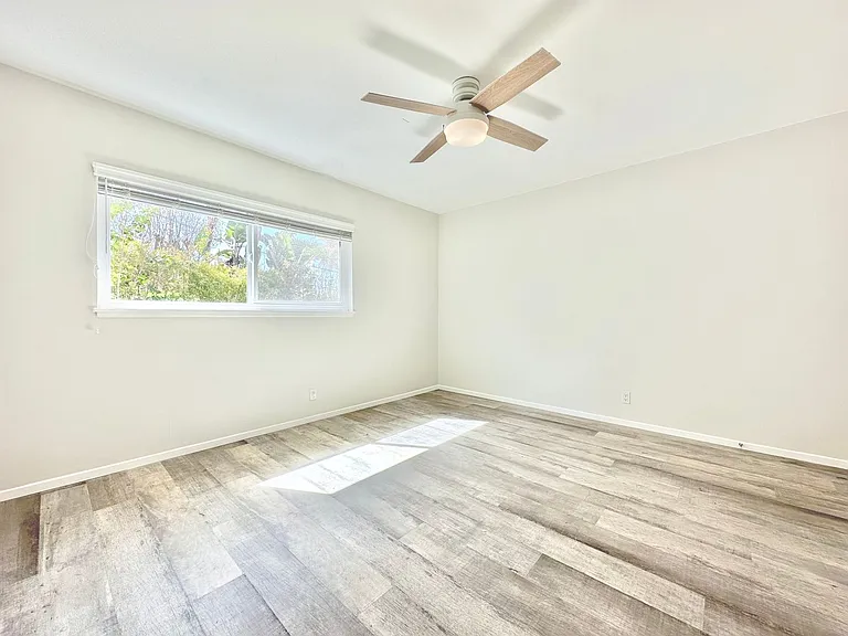 1676 Manning Ave — Photo 7