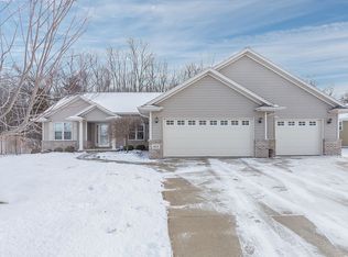 804 Canterbury Castle Ln, Green Bay, WI 54313