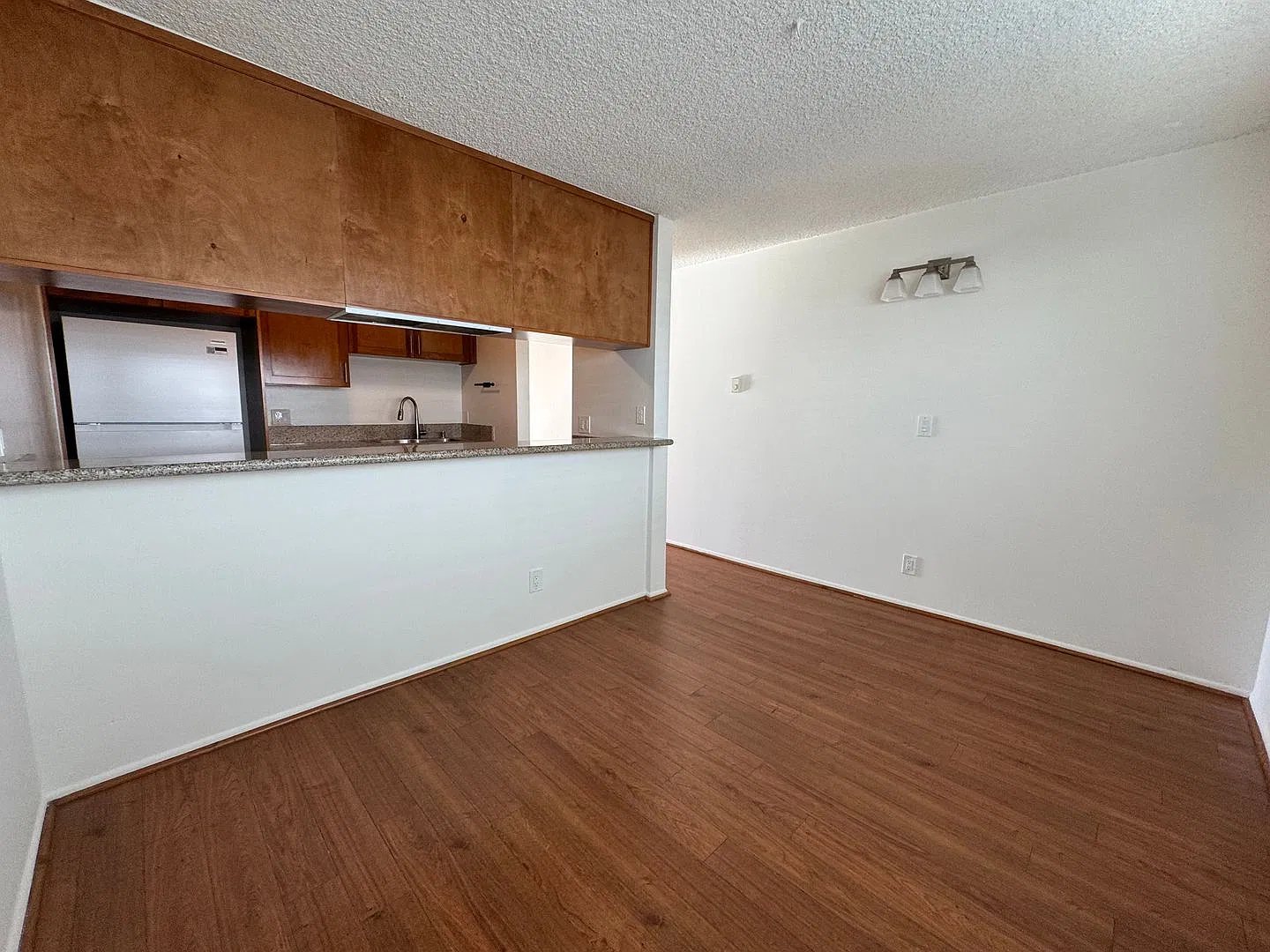 21st St 1144 — Photo 3