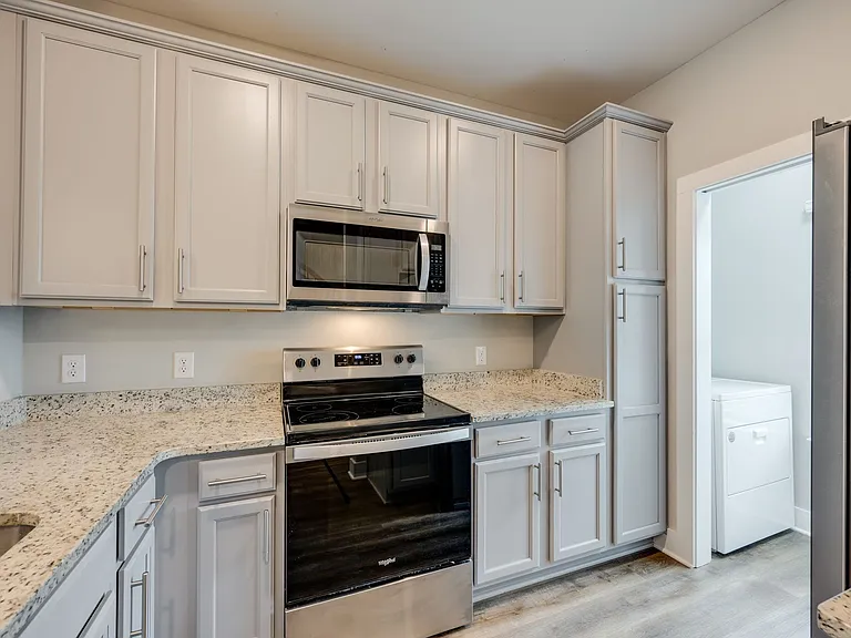 203 E Forge Ct — Photo 4