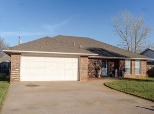 112 Hunter Hill Dr, Elk City, OK 73644