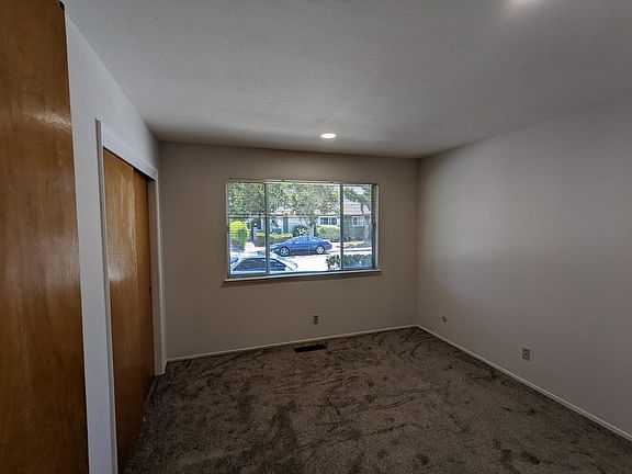 4th image of 884 Bing Dr #1