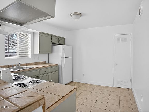 3rd image of 1300 Flower St #A-d