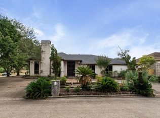 8103 Lake Edge Ct, Houston, TX 77071