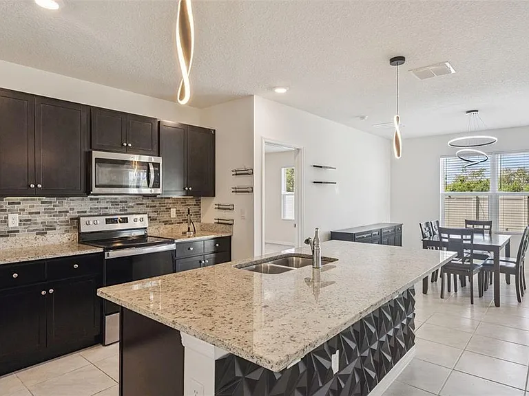 544 Park Place Blvd — Photo 5