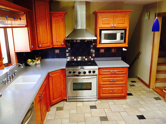 2nd image of 10228 S Komensky Ave