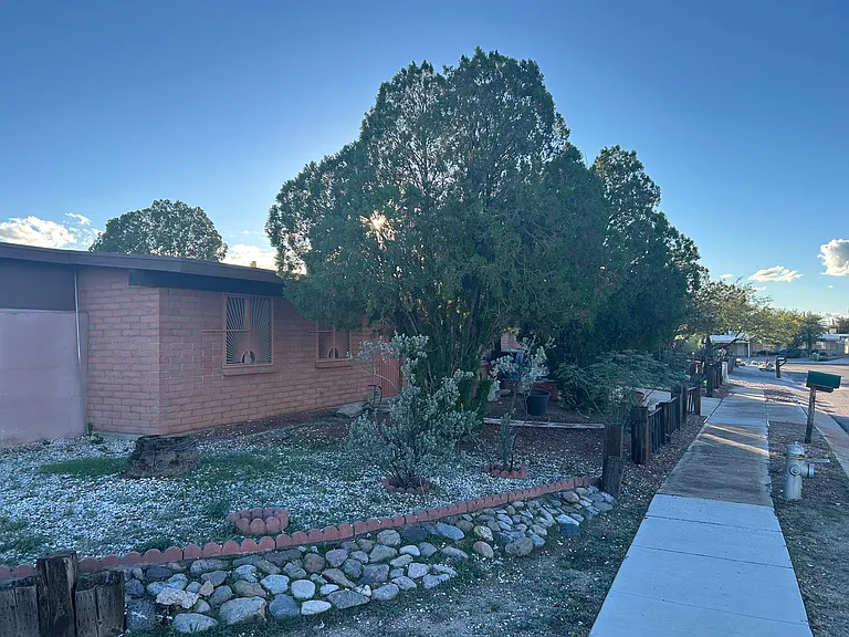 E 2nd Pl — Photo 69