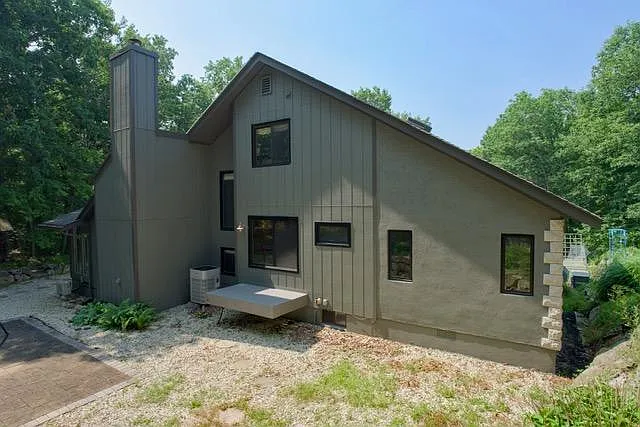 329 Glen Rd — Photo 3