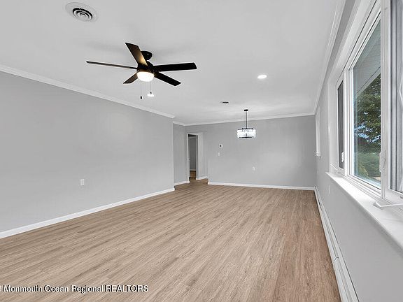 4th image of 305 St Vincent Court