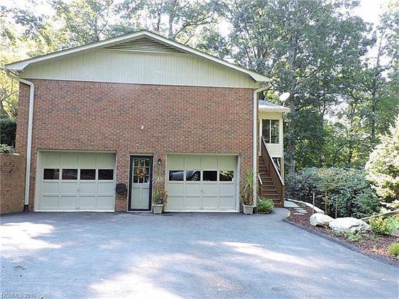 3rd image of 901 Rainbow Ln