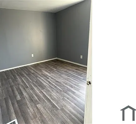 2916 Seneca Ave #D — Photo 5