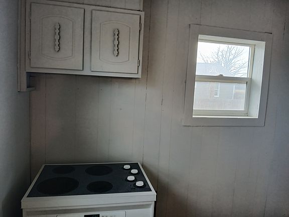 5th image of 1717 W E St