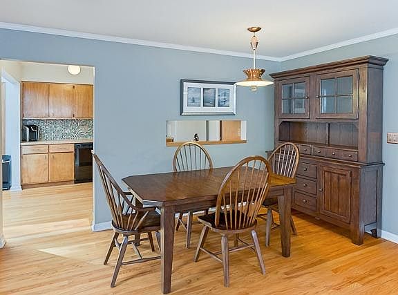 4th image of 2140 Runnymede Blvd