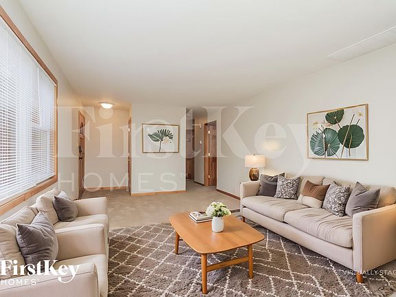 4th image of 422 Granville Ave