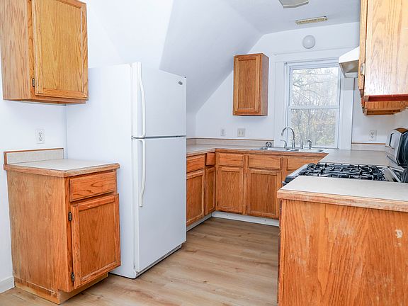 2nd image of 1424 W Walnut St APT C