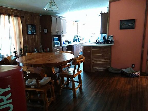 Dining Room : Looking into kitchen