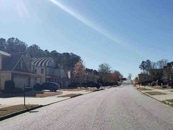 Exterior Neighborhood (street photo)