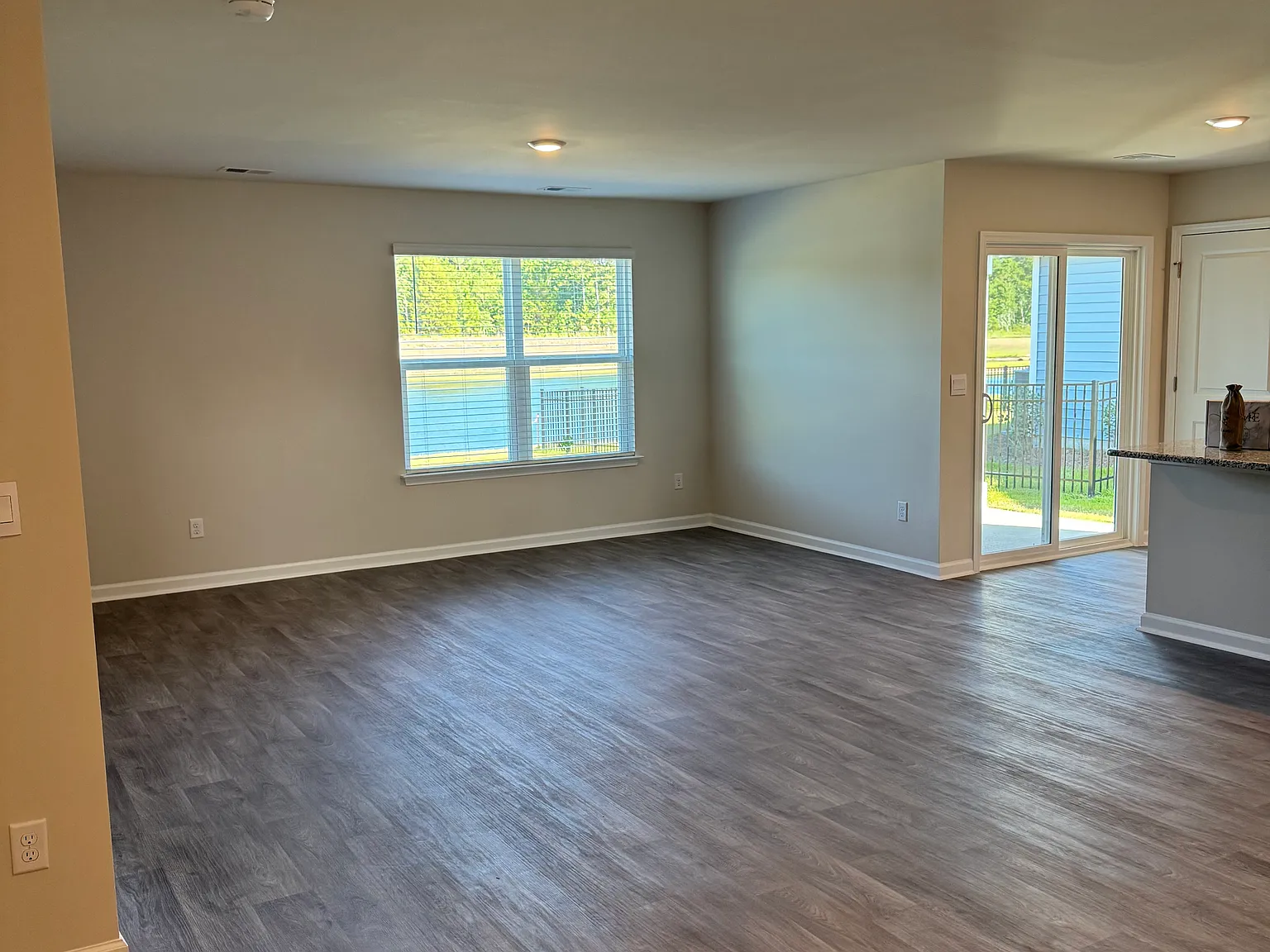 3 bed, 1475 sqft, $2,100 — Photo 4