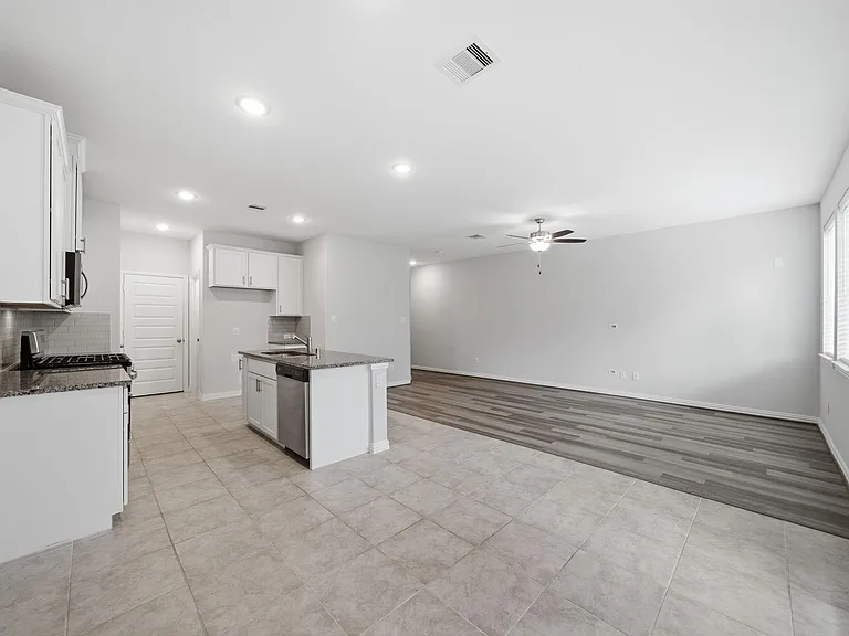 7116 Elgin St — Photo 8