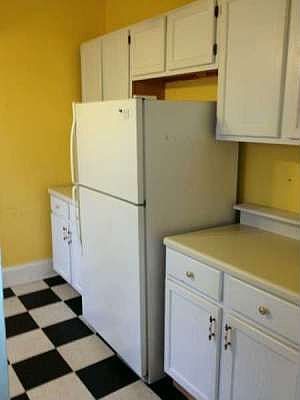 4th image of 705 Candler St #1