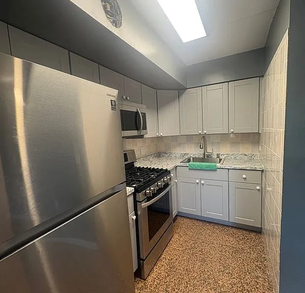 2060 Washington Ave #2 — Photo 1