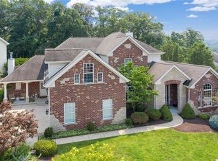543 Woodcliff Heights Dr, Chesterfield, MO 63005