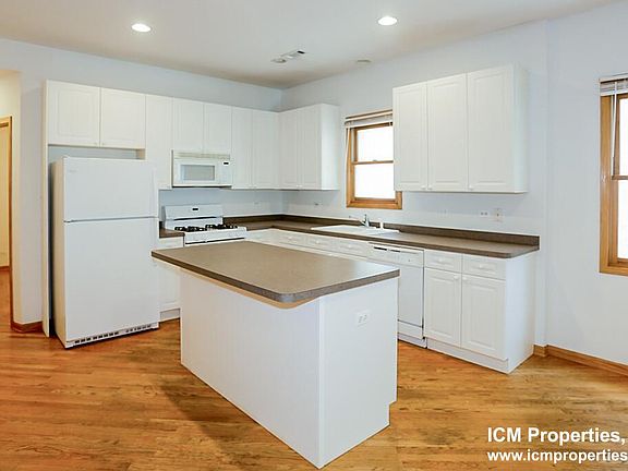 4th image of 2725 N Wayne Ave #2