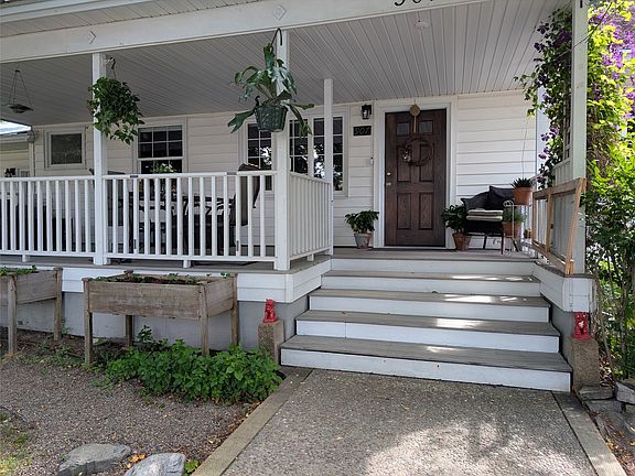 3rd image of 907 W Balsam St