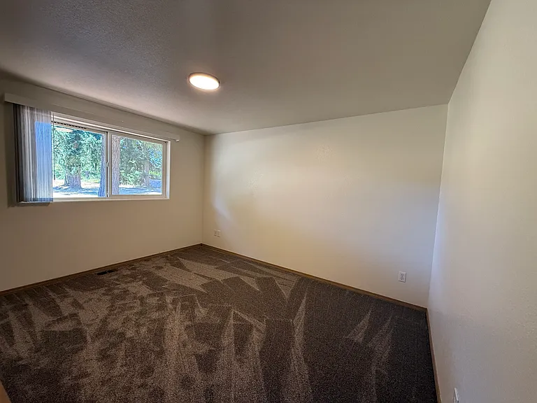 4035 16th Ln NE — Photo 7