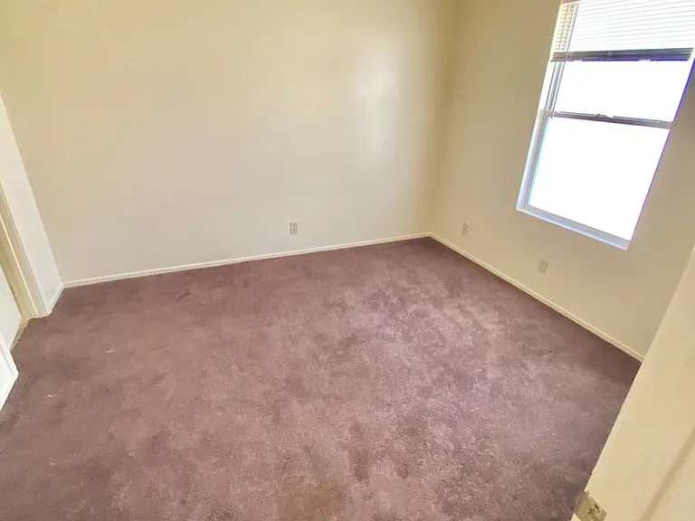 1319 Wilson Ave — Photo 10
