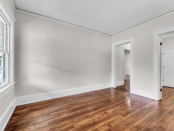 4th image of 1320 W Friendly Ave
