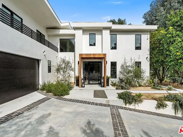 4545 Balboa Ave — Photo 3