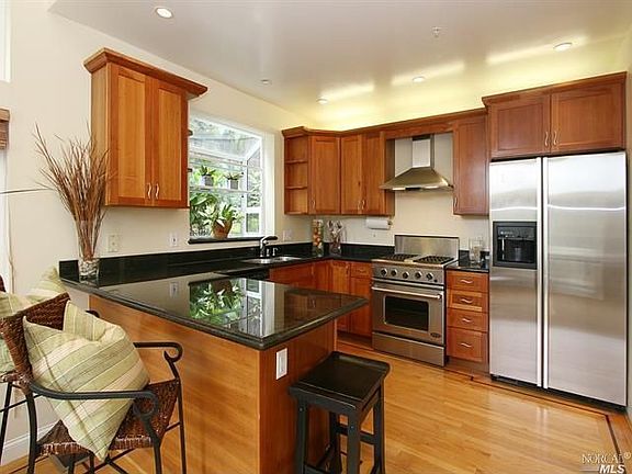 5th image of 908 Ventura Way