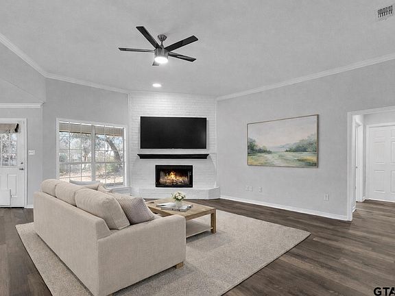 3rd image of 103 Lyle St