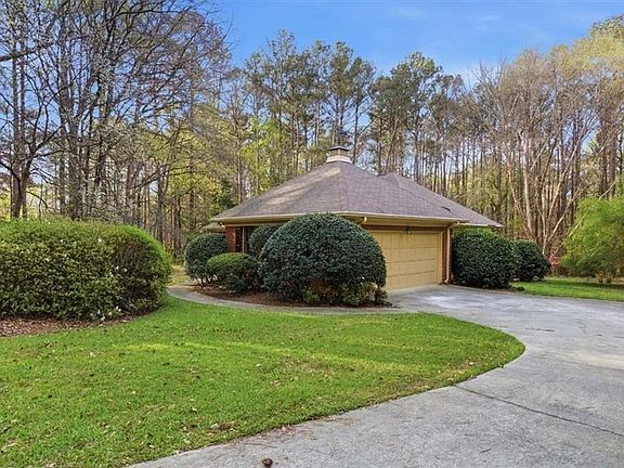 4th image of 3197 Spring Lake Dr NE