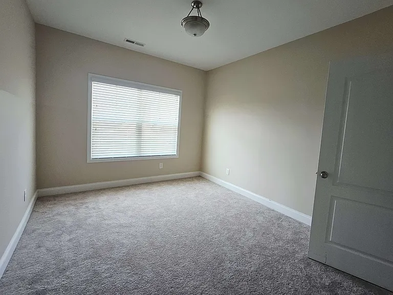 5790 Highland Grove Dr — Photo 25