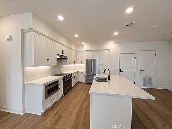 5th image of 414 Main St Unit 210