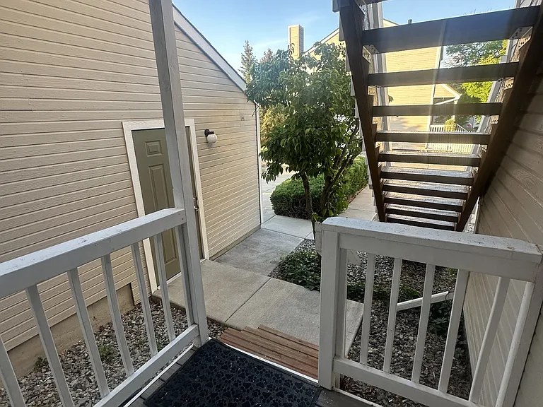2141 Sunridge Cir — Photo 35