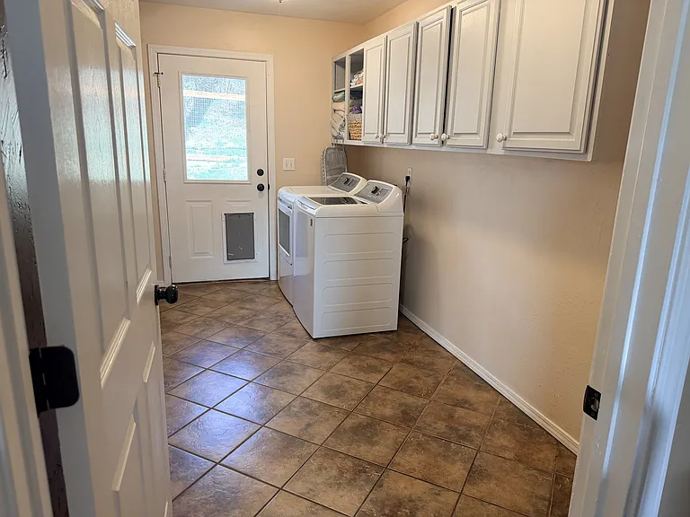 574 Meadowbrook Dr — Photo 10