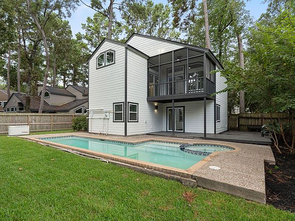 2nd image of 30 Shallow Pond Pl