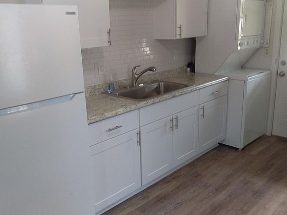 3rd image of 552 W Glendale St